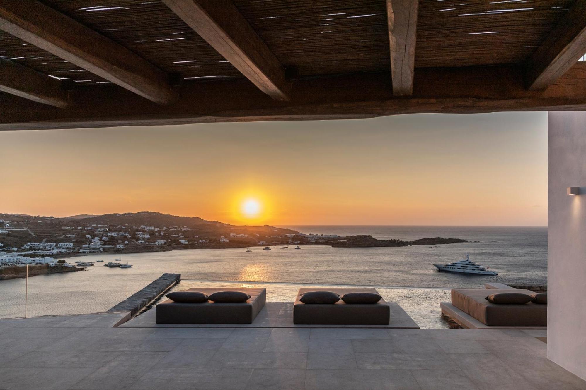 The Skyvilla Mykonos - A Landmark Property With Breathtaking Views Of The Psarou Bay Mykonos Town 외부 사진