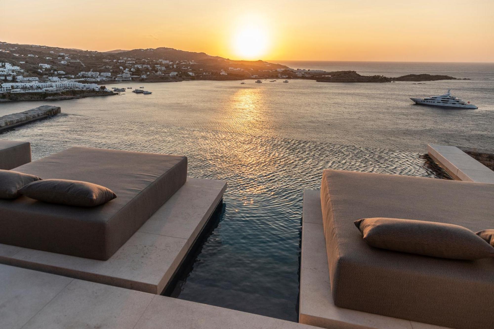 The Skyvilla Mykonos - A Landmark Property With Breathtaking Views Of The Psarou Bay Mykonos Town 외부 사진